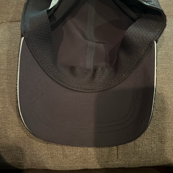 Lululemon hat - Picture 4 of 6